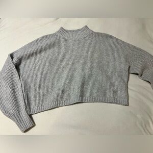Hollister Mock Neck Cropped Sweater. Color: Gray. Size: Medium.